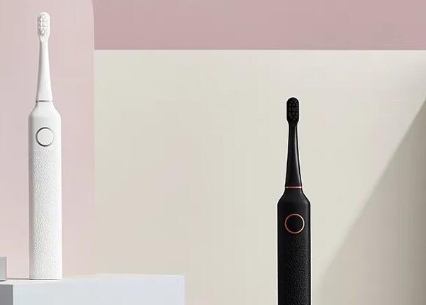 電動(dòng)牙刷需要手動(dòng)來回刷嗎？正確使用電動(dòng)牙刷的方法詳解