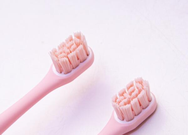 寶寶多大可以用電動(dòng)牙刷？寶寶不同年齡階段選擇牙刷方法