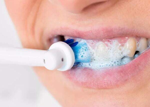 怎樣用電動(dòng)牙刷刷牙？掌握“巴氏刷牙法”，清潔效果更佳！