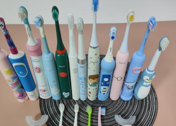 兒童電動(dòng)牙刷怎么選看品牌？?jī)和妱?dòng)牙刷品牌挑選，就看著三點(diǎn)
