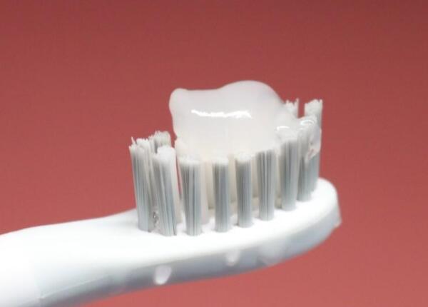 聲波款圓頭電動(dòng)牙刷好用嗎？聲波牙刷圓頭扁頭清潔分析