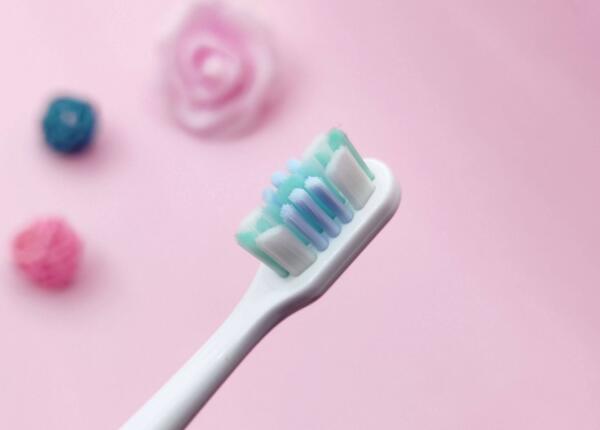 電動(dòng)牙刷比手動(dòng)牙刷刷得更干凈？牙刷就該這樣選擇！