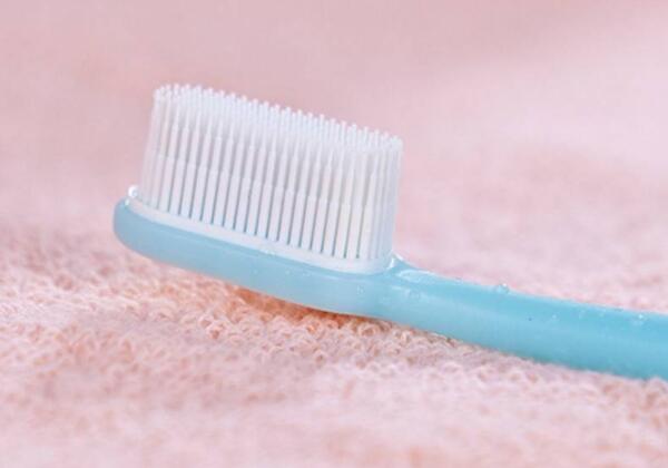 牙醫(yī)推薦牙刷是手動(dòng)還是電動(dòng)？手動(dòng)和電動(dòng)牙刷哪個(gè)更適合你？