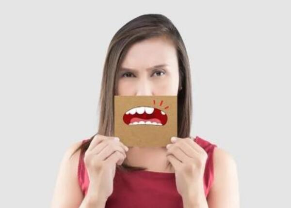 牙敏感用電動(dòng)還是手動(dòng)牙刷？牙齒敏感人群必看！