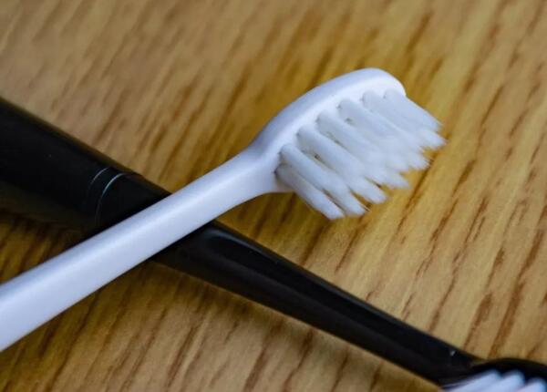 為什么明星都用手動(dòng)牙刷？原來(lái)，手動(dòng)牙刷竟有這般優(yōu)勢(shì)