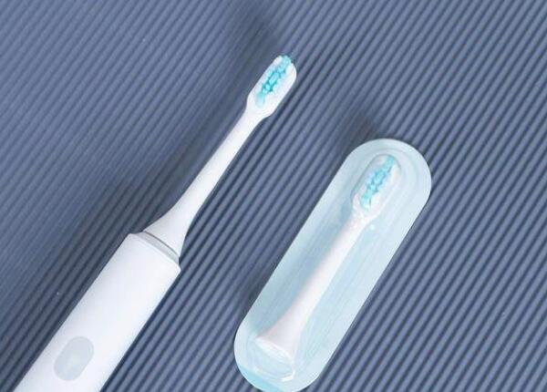 自動(dòng)牙刷好？還是手刷牙刷好？選擇哪個(gè)更好？