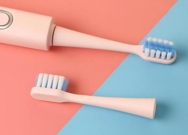 電動(dòng)牙刷能不能一直用同一清潔刷頭？